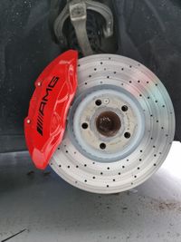 Rot lackierter Bremssattel von einer professioneller Firma in Bichl